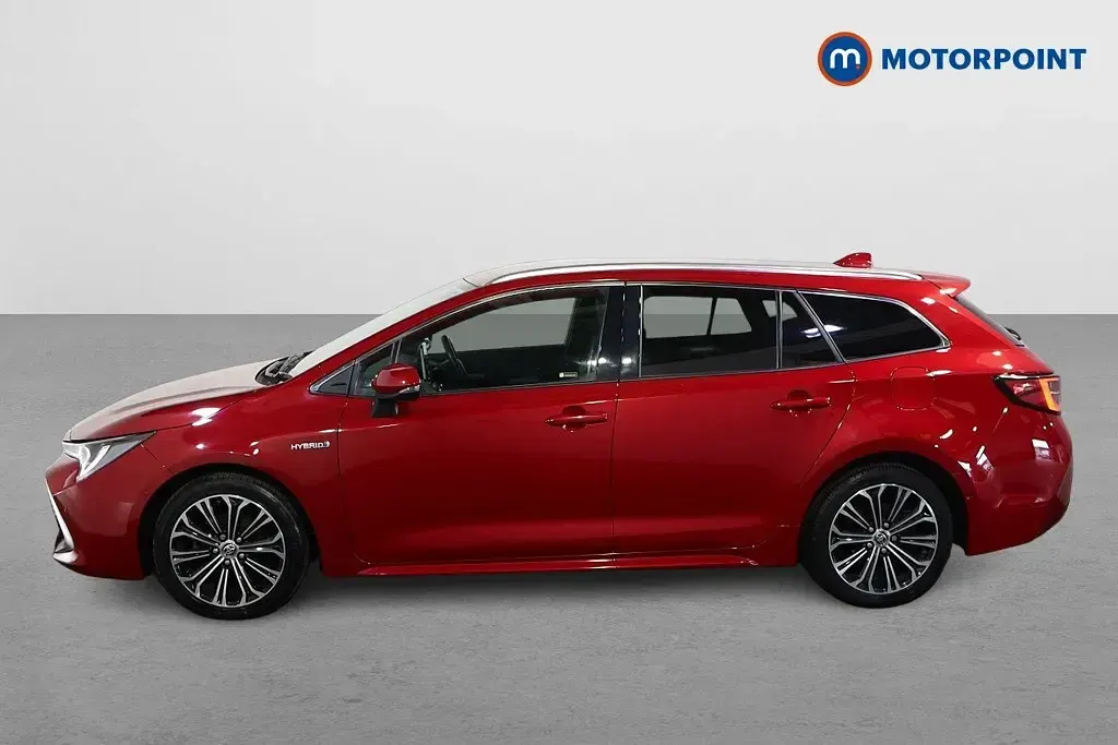 Usado Toyota Corolla 122 HP (89 kW) 2022 Vermelho Carrinha