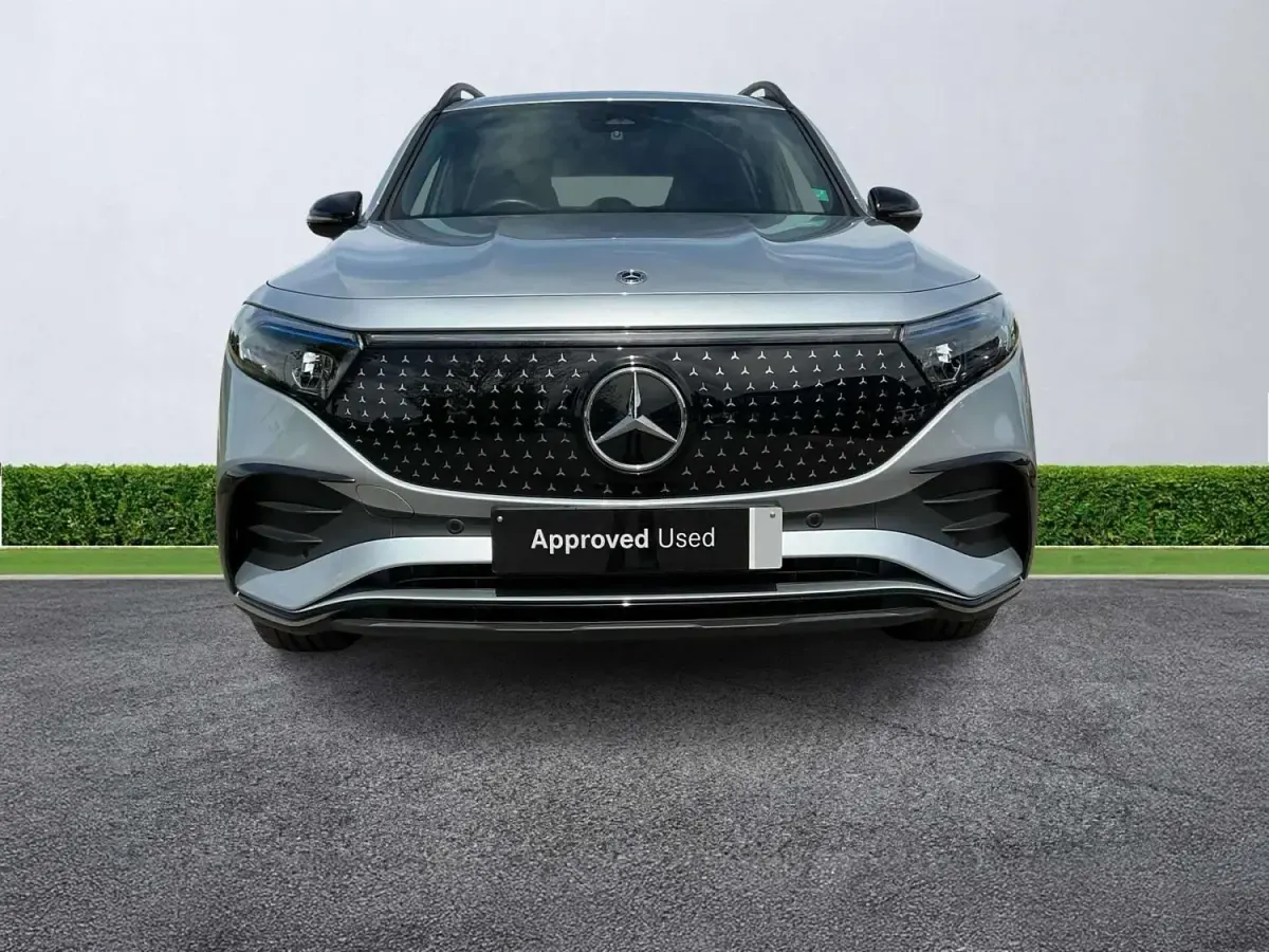 Usado Mercedes EQB250+ Urban 139 kW (190 HP) 2025 Prateado SUV