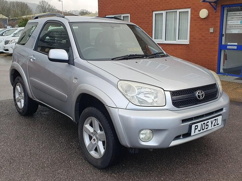 Silver Used 2005 Toyota RAV4 SUV | £3,995 (A bit pricey) - Image 1/4