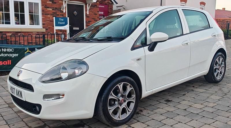 White Used 2017 Fiat Punto Easy Plus Hatchback | £3,500 (Super price) - Image 1/4