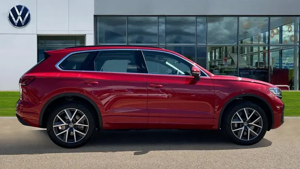 New VW Touareg Elegance 381 HP (280 kW) 2026 Chilli red metallic SUV
