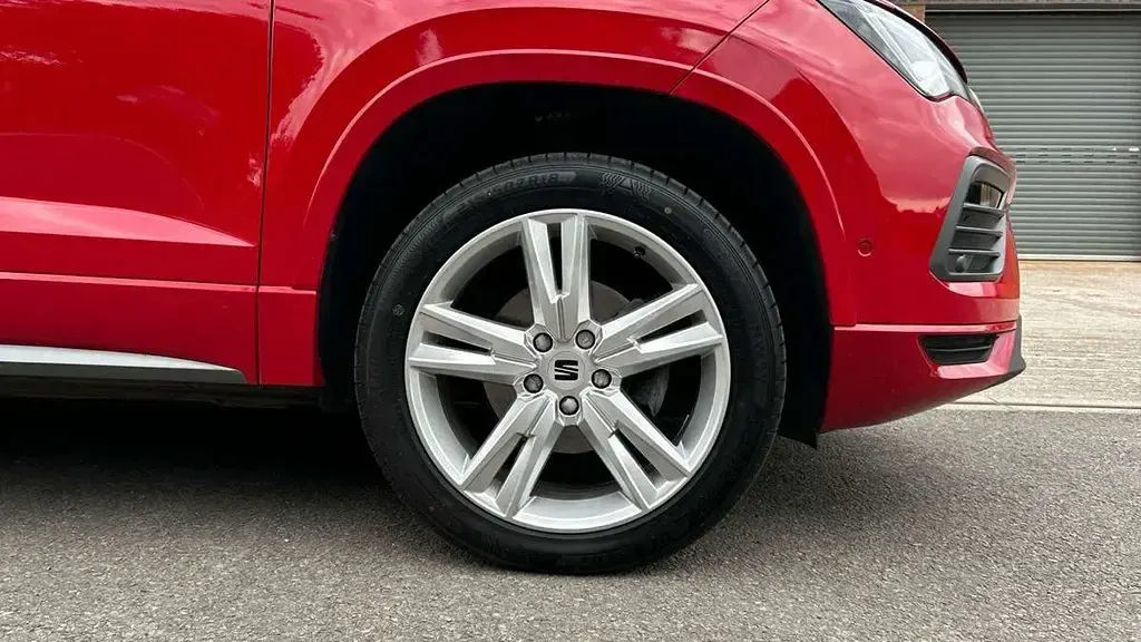 Käytetty Seat Ateca FR 150 HP (110 kW) 2024 Punainen Katumaasturi