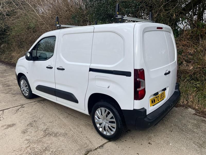 Used Peugeot Partner 100 HP (73 kW) 2020 White MPV