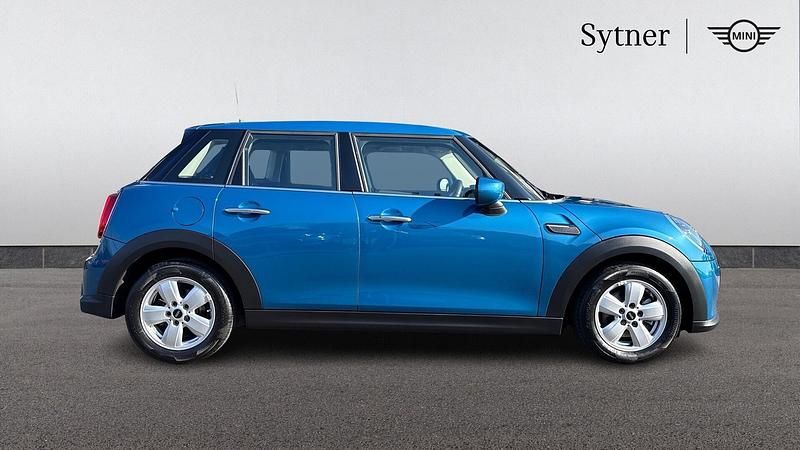 Used Mini Cooper Classic 134 HP (98 kW) 2024 Blue Hatchback