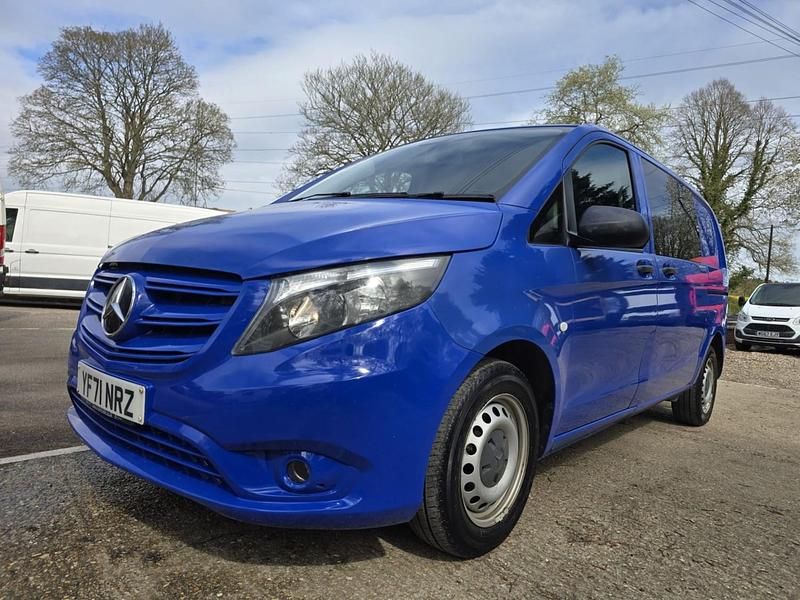 Begagnad Mercedes Vito Progressive 2021 Blå Van