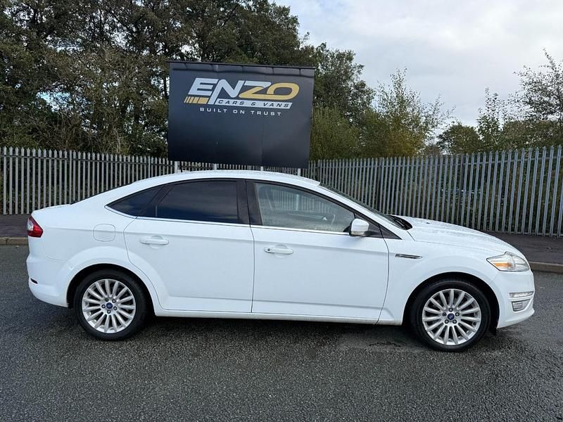 Used Ford Mondeo Business Edition 140 HP (102 kW) 2012 White Hatchback