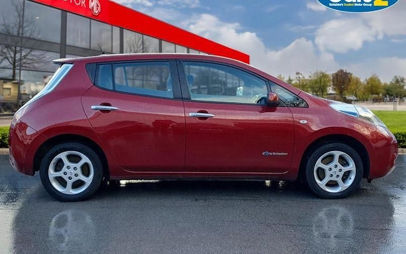 Used Nissan Leaf Acenta 80 kW (109 HP) 2017 Red Hatchback
