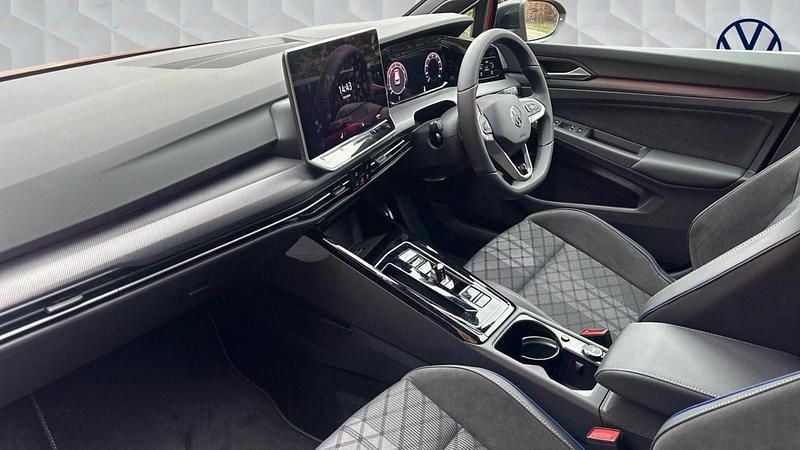 Usado VW Golf VIII Black Edition 2026 Vermelho Citadino