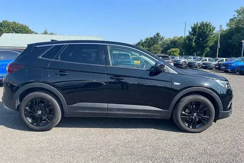 Used Vauxhall Grandland X SRi 130 HP (95 kW) 2022 Black SUV