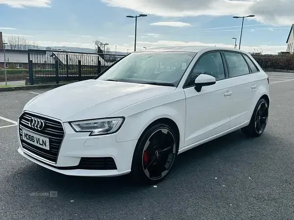 Used Audi A3 2017 White Hatchback