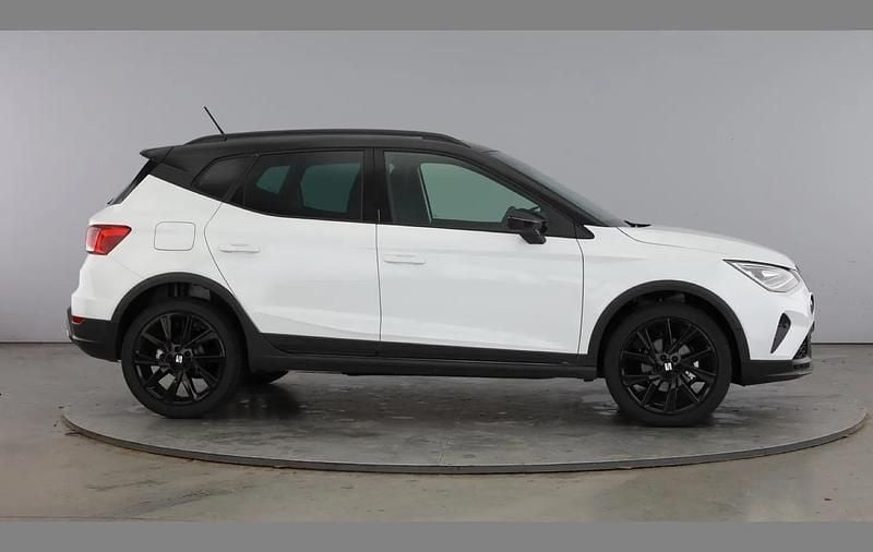 New Seat Arona Black Edition 113 HP (83 kW) 2025 White SUV
