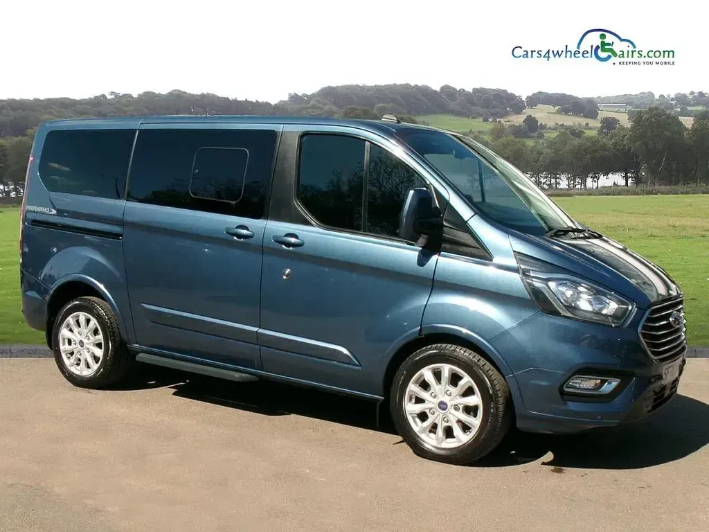 Used Ford Tourneo Titanium 130 HP (95 kW) 2021 Blue MPV