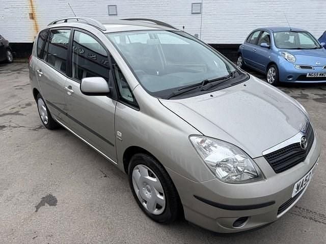 Used Toyota Corolla Verso T2 110 HP (80 kW) 2002 Silver MPV