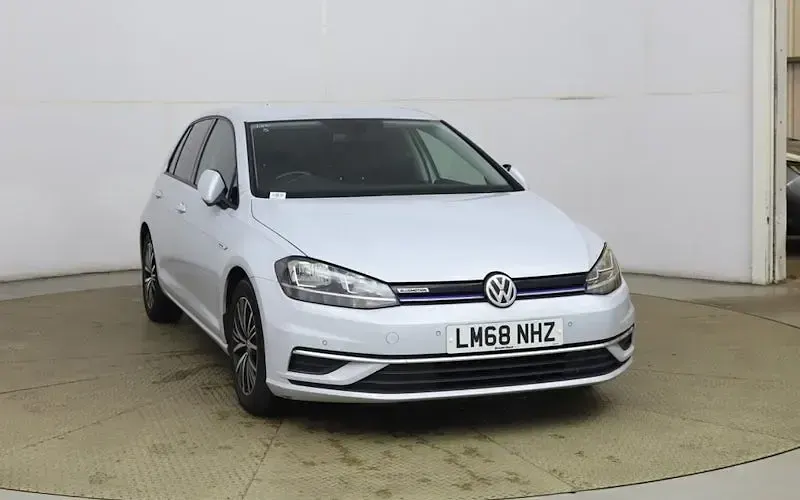 Used VW Golf VII SE 131 HP (96 kW) 2018 Hatchback