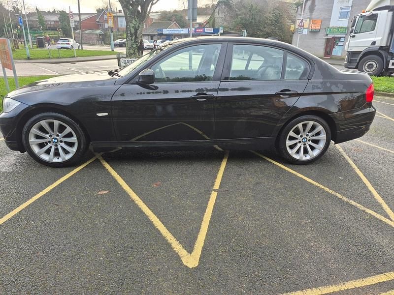 Used BMW 318 2011 Black Sedan