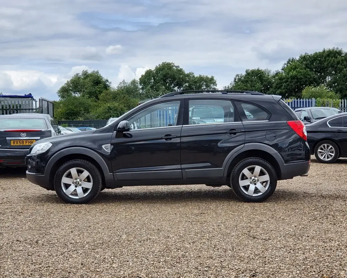 Used Chevrolet Captiva LT 2010 Black SUV