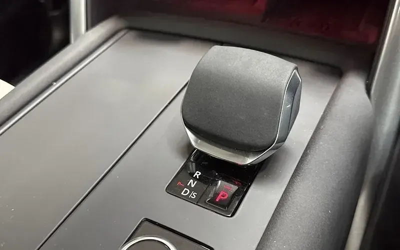 Used Land Rover Discovery HSE Dynamic 349 HP (256 kW) 2024 Black SUV