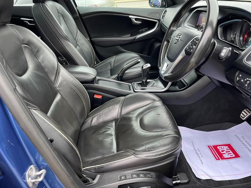 Used Volvo V40 R-Design 150 HP (110 kW) 2019 Blue Hatchback