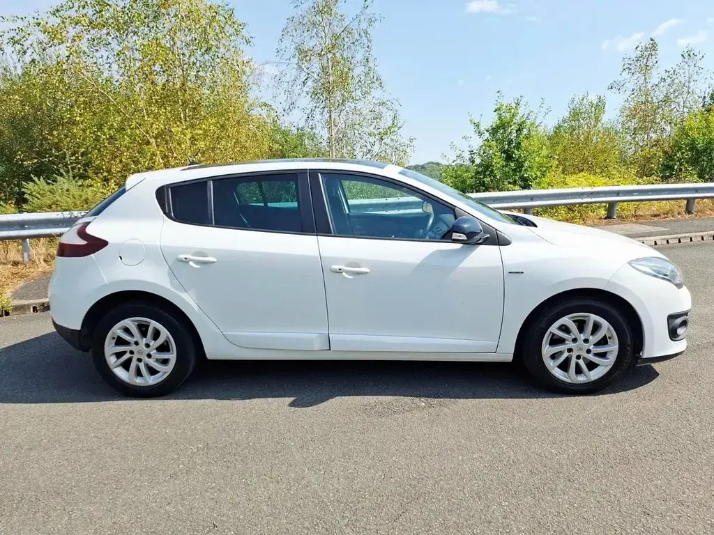 Used Renault Mégane III LIMITED 110 HP (80 kW) 2015 White Hatchback
