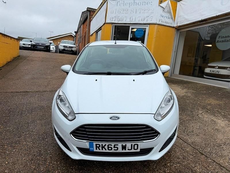 Used Ford Fiesta Zetec 82 HP (60 kW) 2015 White Hatchback