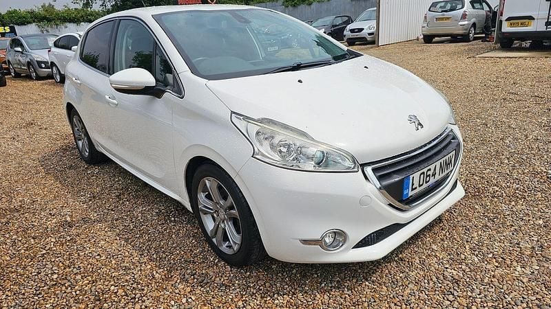 White Used 2015 Peugeot 208 Allure Hatchback | £2,995 (Good price) - Image 1/4