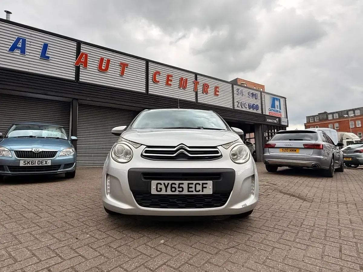 Usado Citroën C1 Feel 82 CV (60 kW) 2015 Gris Utilitario