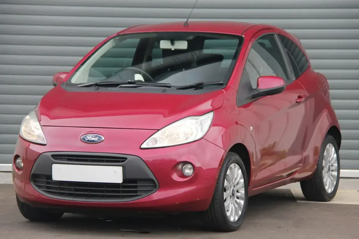 Usado Ford Ka Zetec 69 CV (50 kW) 2013 Rojo Utilitario