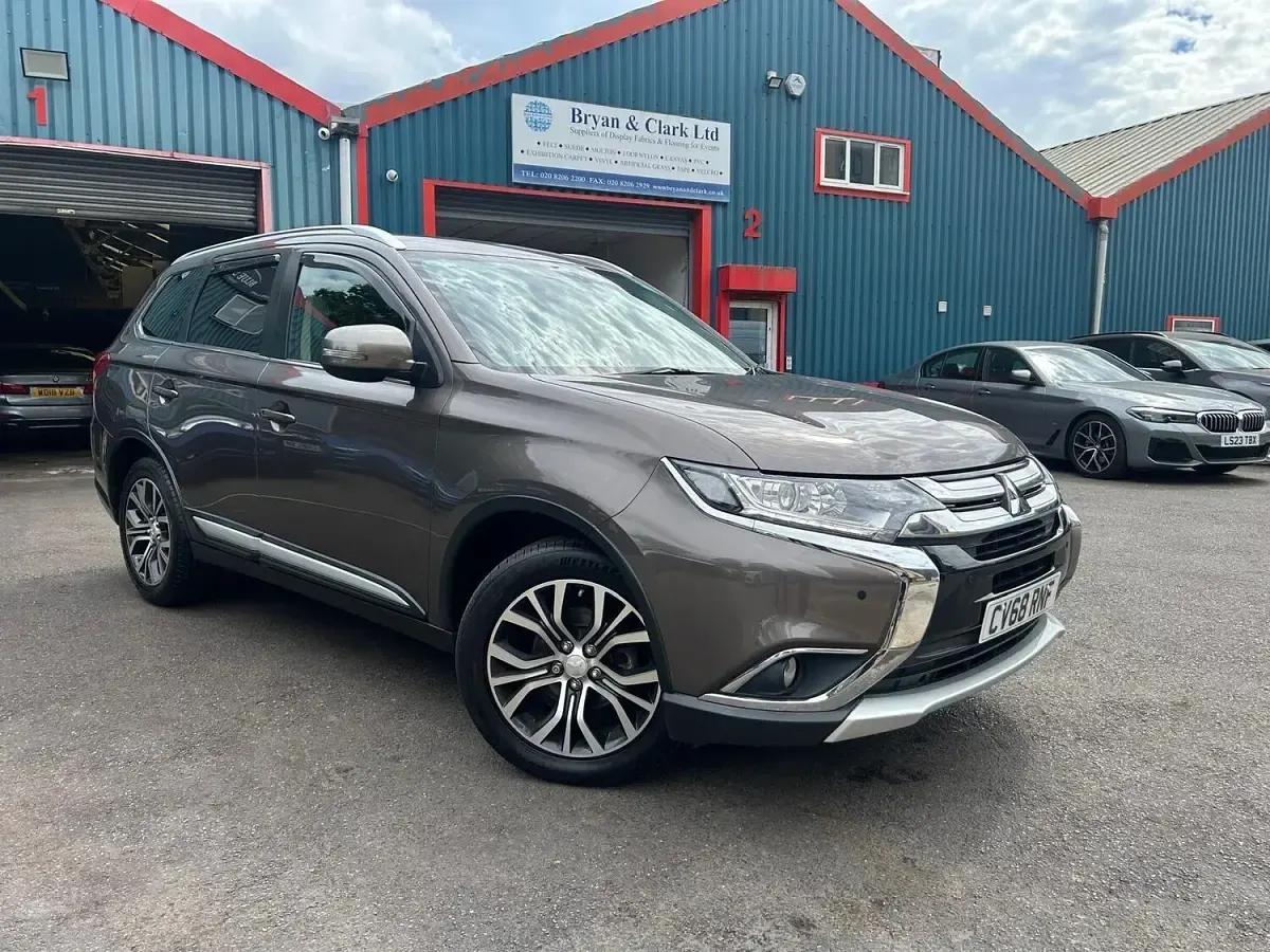 Used Mitsubishi Outlander 147 HP (108 kW) 2018 Brown SUV