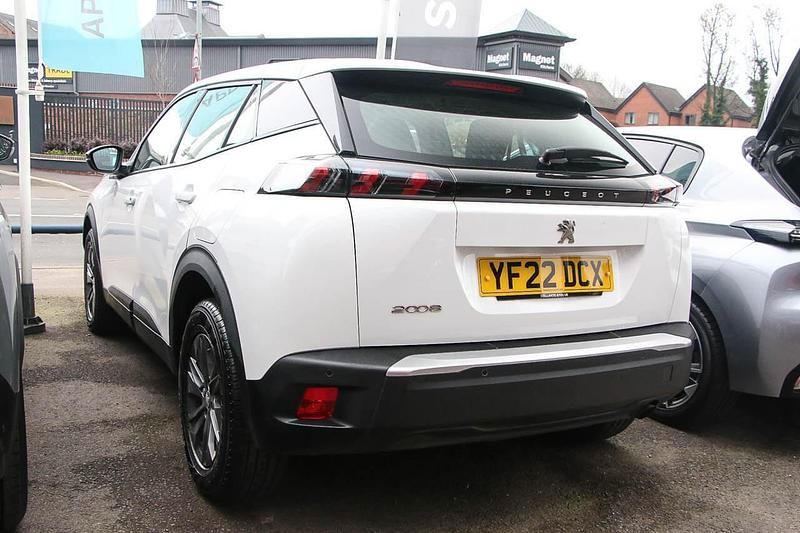 Used Peugeot 2008 Active Premium 100 HP (73 kW) 2022 White SUV