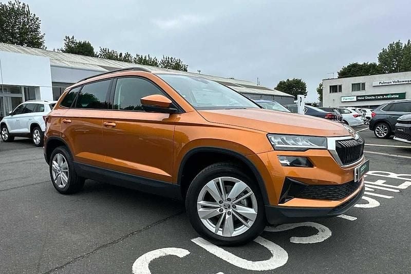 Phoenix orange metallic New 2025 Skoda Karoq SE Drive SUV | £22,995 (Super price) - Image 1/4