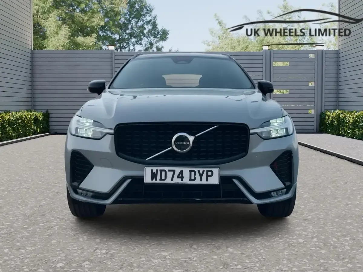 Używany Volvo XC60 Plus 2024 Szary SUV