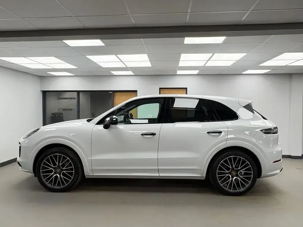 Used Porsche Cayenne 440 HP (323 kW) 2019 White SUV