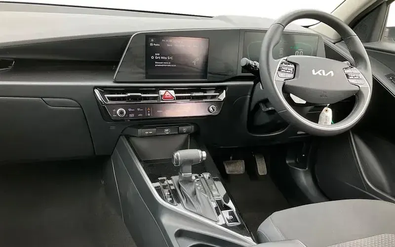 Begagnad Kia Niro 141 HK (103 kW) 2023 Vit SUV