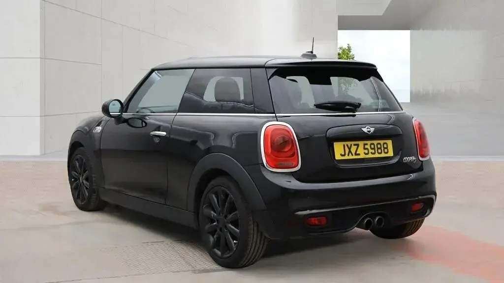 Begagnad Mini Cooper S Hatch 2016 Svart Halvkombi