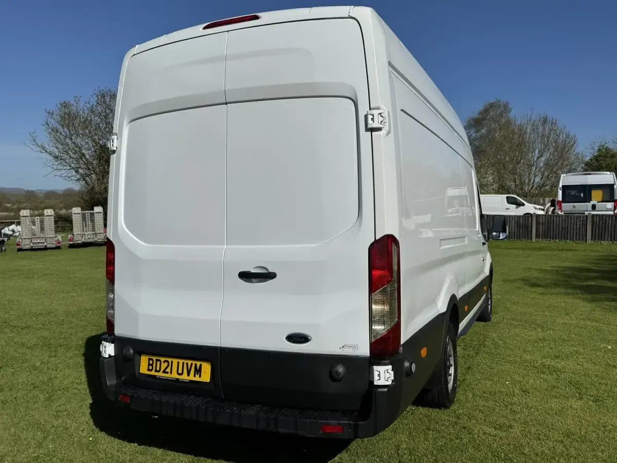 Usado Ford Transit Trend 130 HP (95 kW) 2021 Branco Van