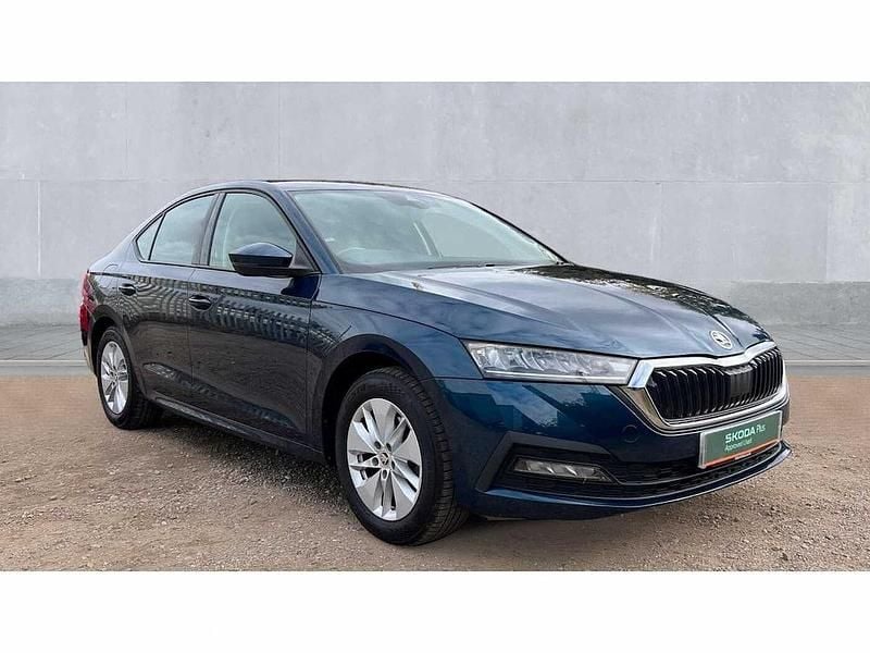 Petrol blue Used 2023 Skoda Octavia SE Hatchback | £16,520 (Good price) - Image 1/4