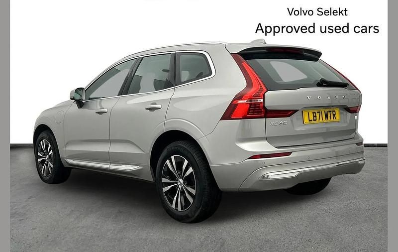 Usado Volvo XC60 Inscription 337 HP (247 kW) 2021 Prateado SUV