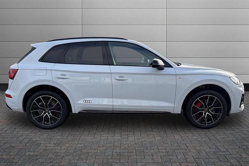 Used Audi Q5 Comfort 299 HP (219 kW) 2021 Glacier white SUV