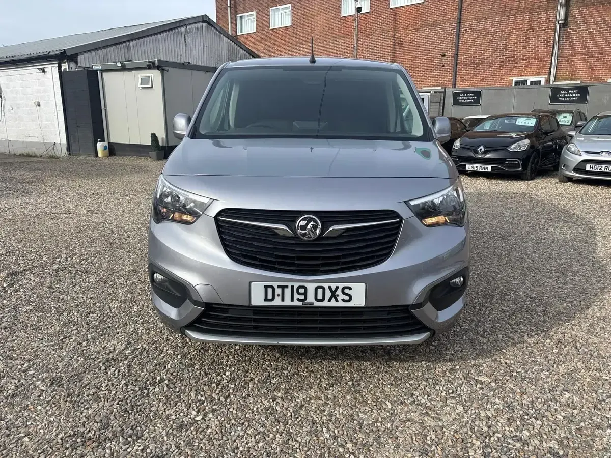Used Vauxhall Combo Edition 100 HP (73 kW) 2019 Grey MPV