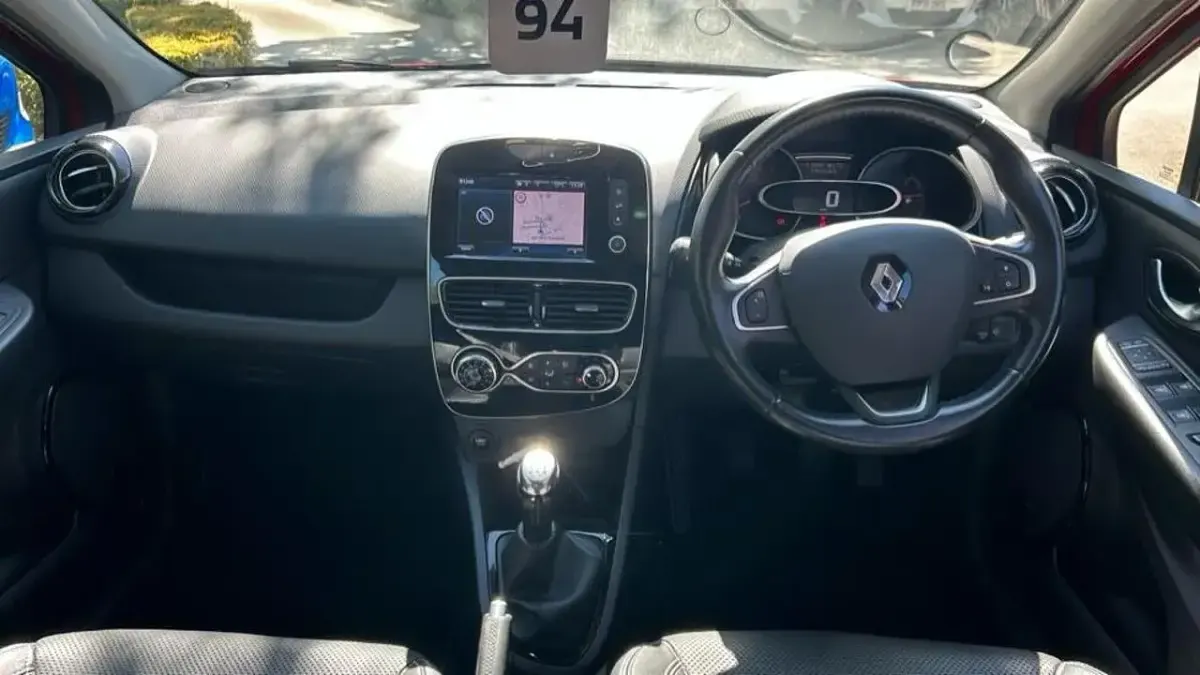 Usado Renault Clio IV Signature 89 HP (65 kW) 2018 Vermelho