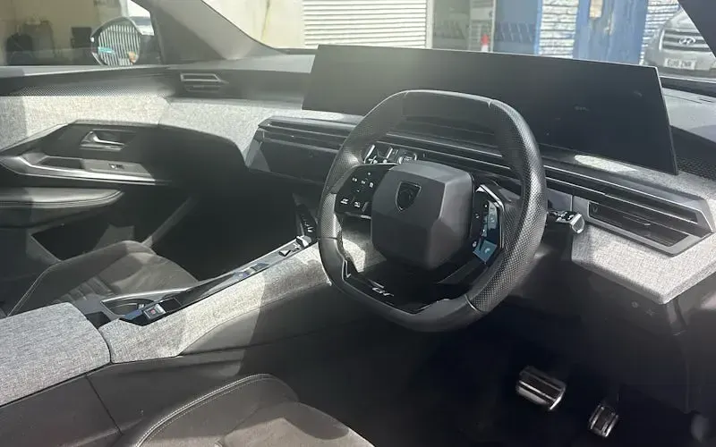 Used Peugeot e-5008 GTi 156 kW (213 HP) 2024 Grey SUV