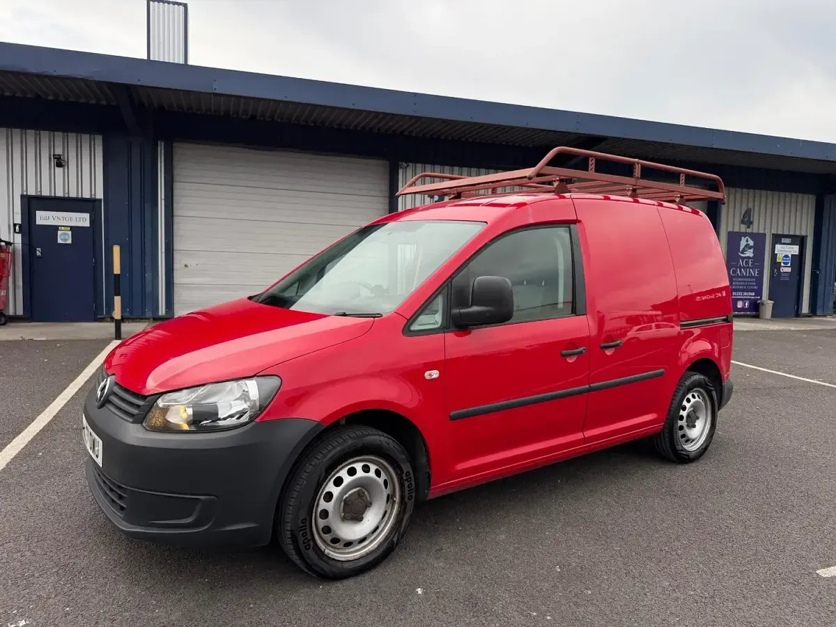 Used VW Caddy 140 HP (102 kW) 2011 Red MPV