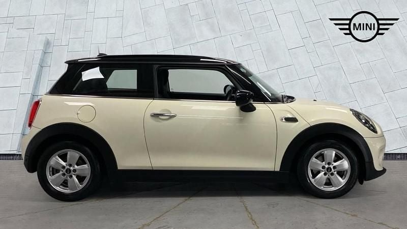 Used Mini Cooper Classic 134 HP (98 kW) 2019 White Hatchback