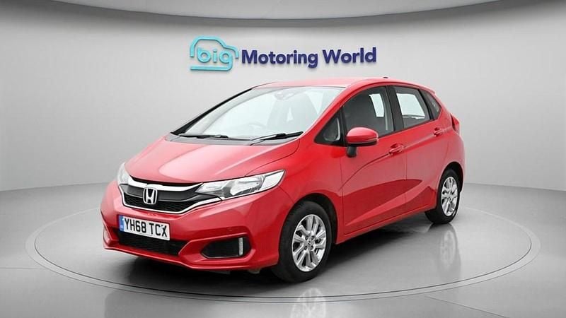 Used Honda Jazz SE 102 HP (75 kW) 2018 Red Hatchback