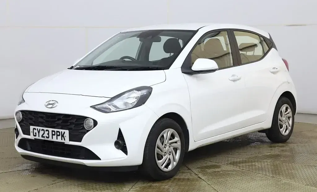 Used Hyundai i10 SE 67 HP (49 kW) 2022 White Hatchback