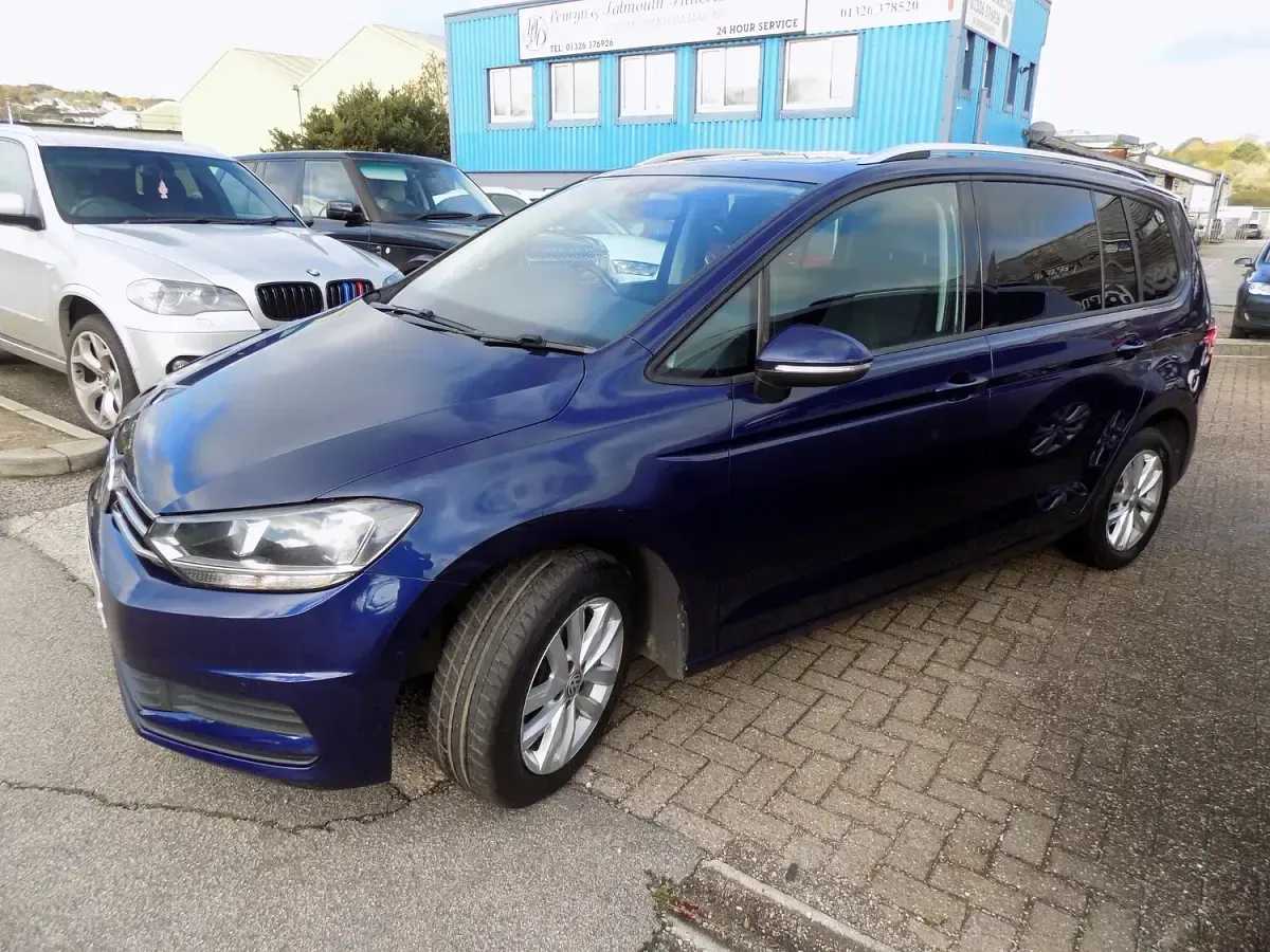 Usado VW Touran Family 115 HP (84 kW) 2018 Azul Monovolume