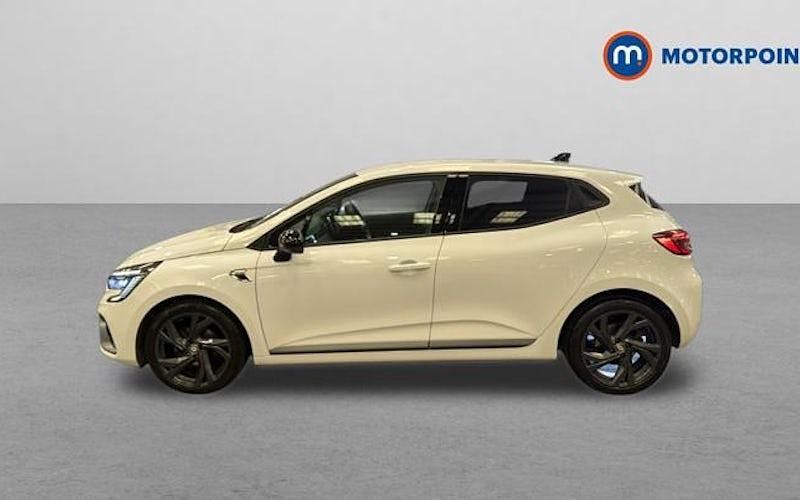 Used Renault Clio V RS Line 90 HP (66 kW) 2023 White Hatchback