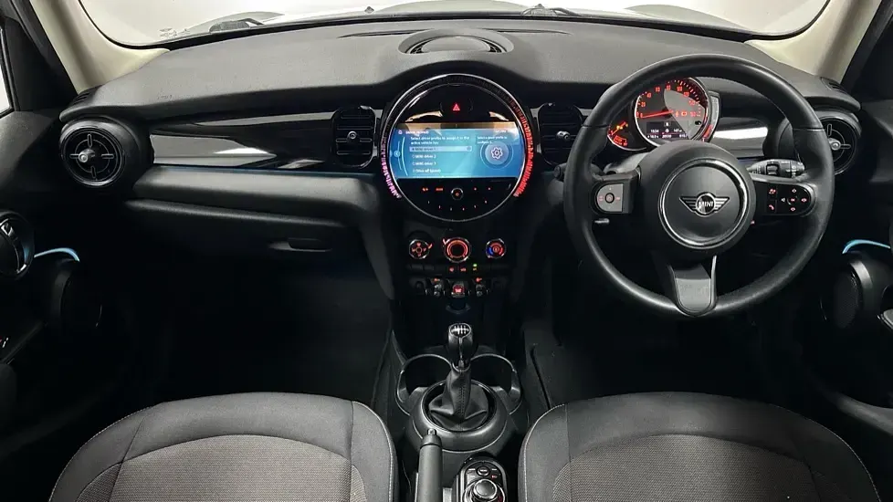 Usado Mini Cooper Classic 134 HP (98 kW) 2022 Cinzento Citadino