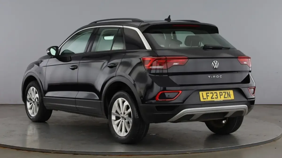 Used VW T-Roc Life 110 HP (80 kW) 2023 Black SUV