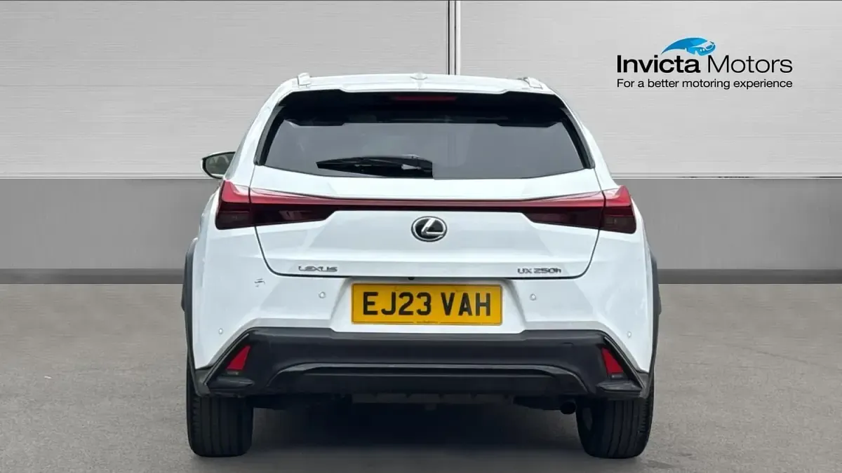 Used Lexus UX 250h Sport Design Packet 180 HP (132 kW) 2023 White SUV